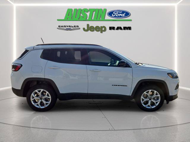 Used 2025 Jeep Compass Latitude w/ Sun & Sound Group AWD/4WD image 4