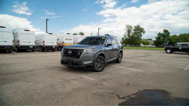 Used 2024 Nissan Pathfinder SV w/ Black Appearance Package AWD/4WD image 10