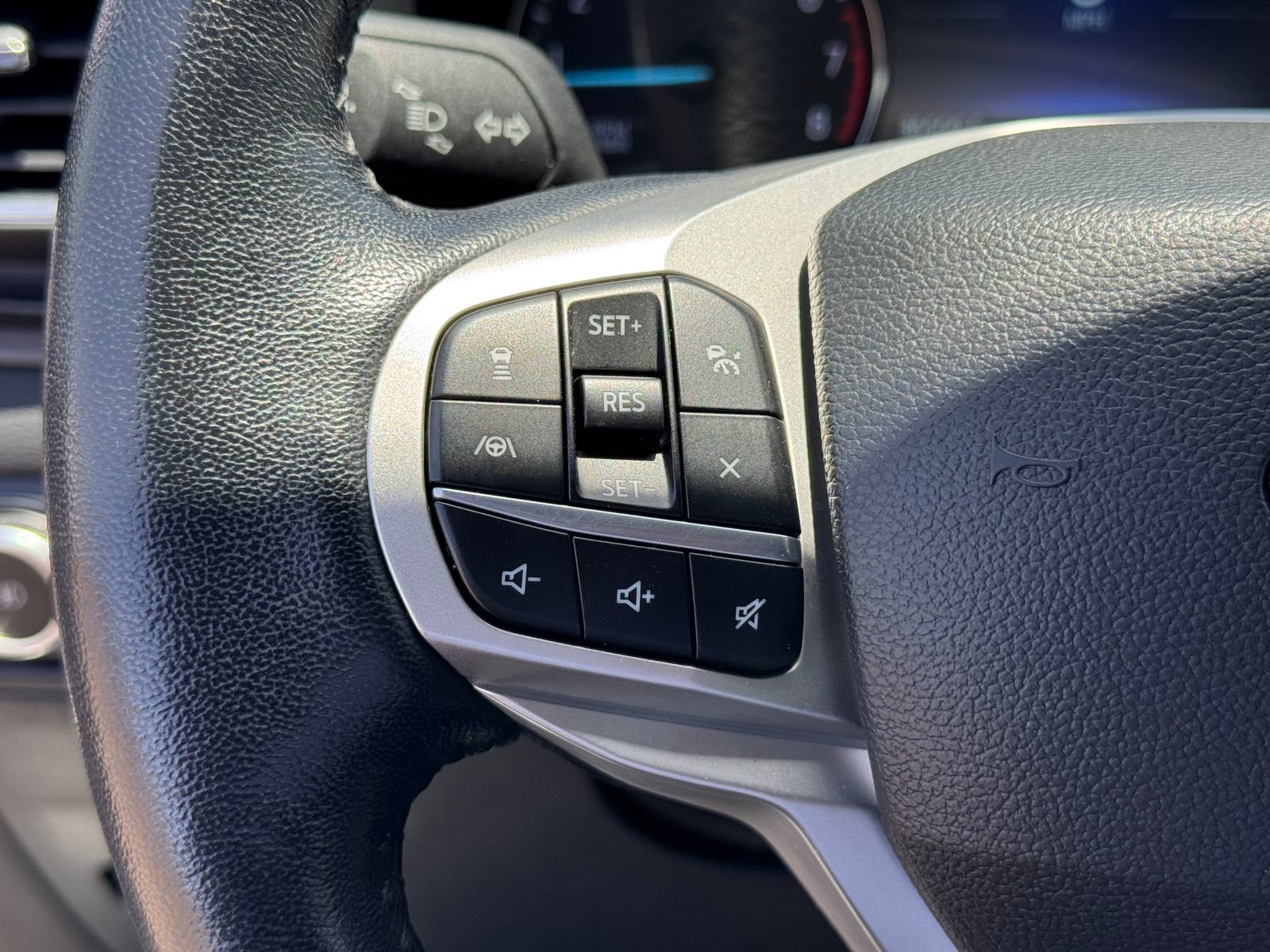 Certified 2023 Ford Explorer Limited RWD image 32