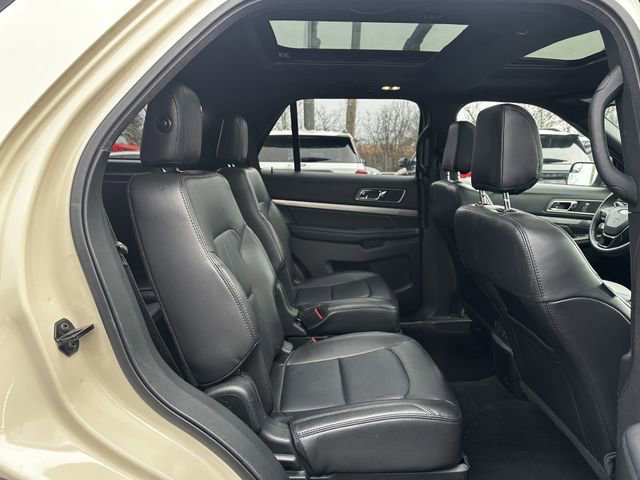 Certified 2018 Ford Explorer XLT w/ Equipment Group 202A image 38