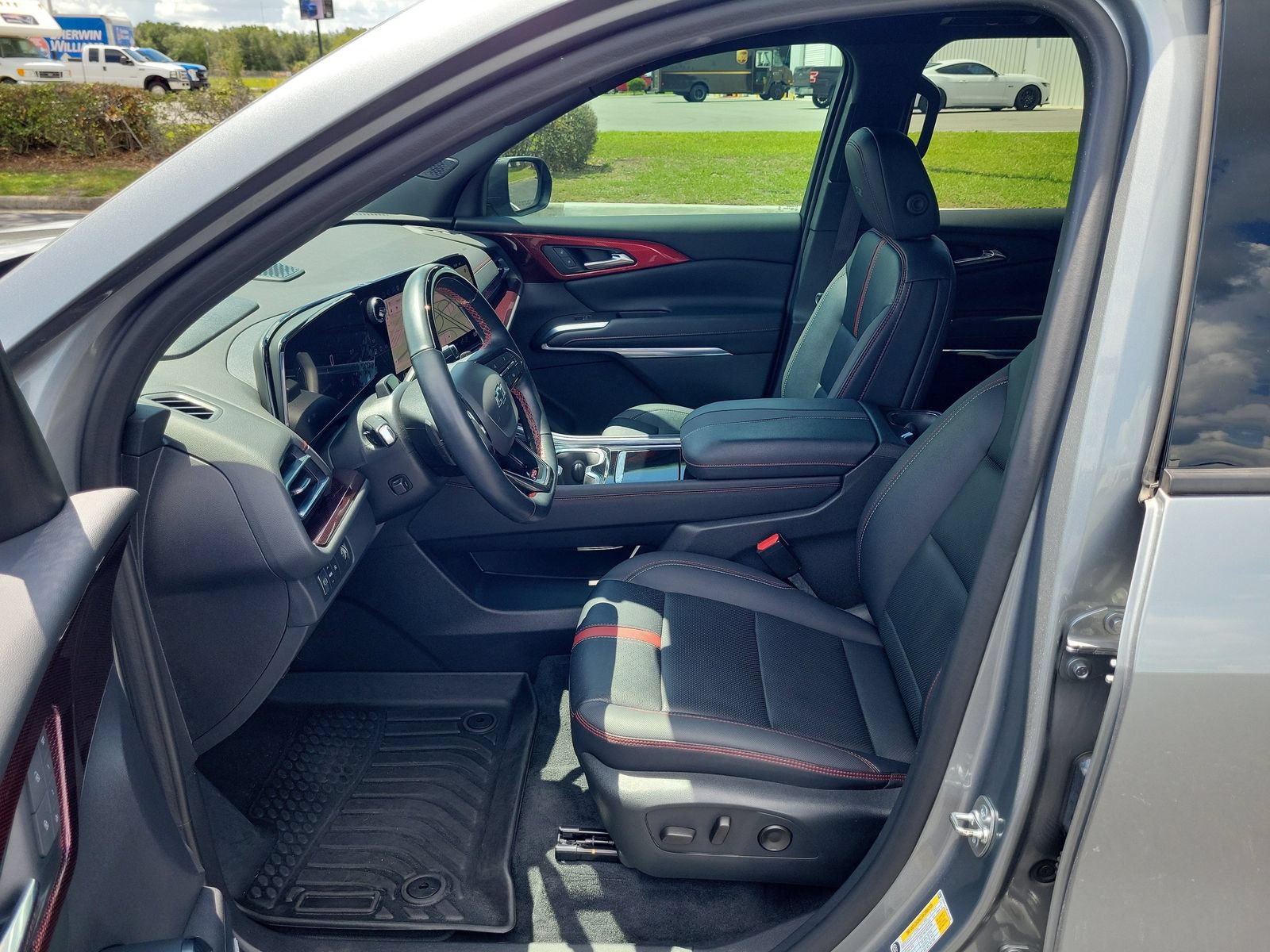 Used 2024 Chevrolet Traverse RS FWD image 20