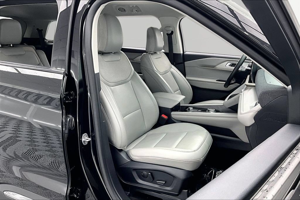 Certified 2025 Ford Explorer Active w/ Active Comfort Package AWD/4WD image 7
