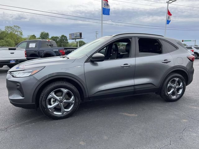 Certified 2025 Ford Escape ST-Line AWD/4WD image 3