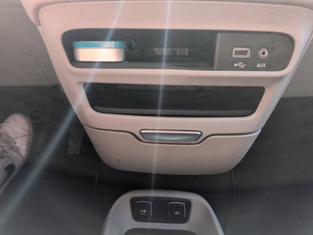 Used 2017 Chrysler Pacifica Touring w/ Tire & Wheel Group FWD image 40