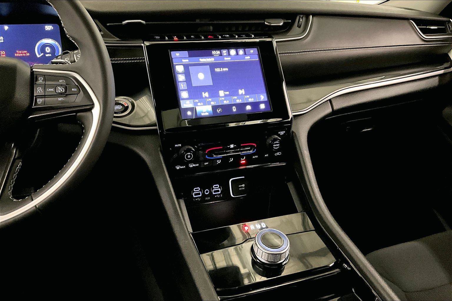 Used 2023 Jeep Grand Cherokee Laredo image 6