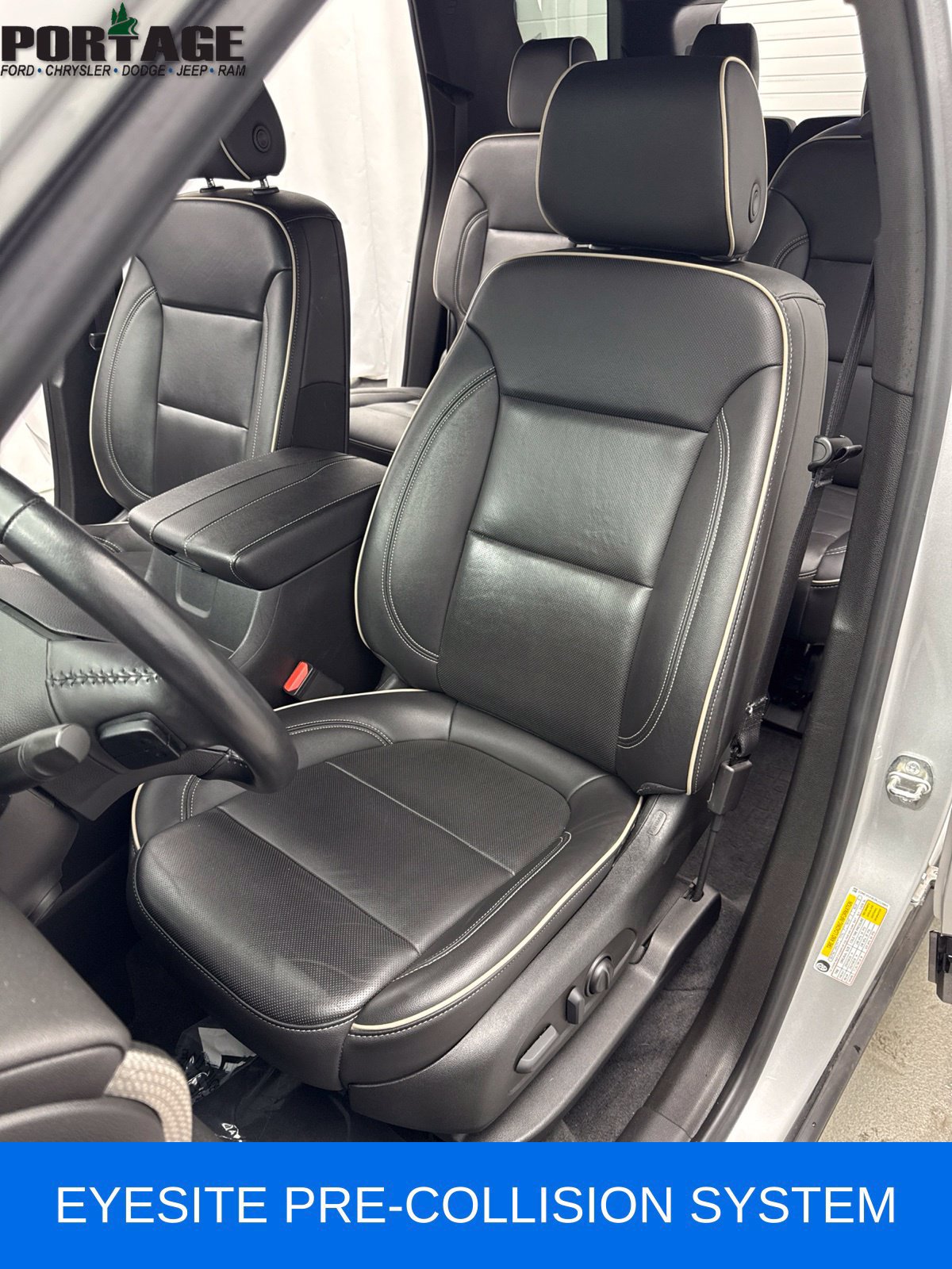 Used 2022 Chevrolet Traverse Premier w/ Redline Edition AWD/4WD image 9