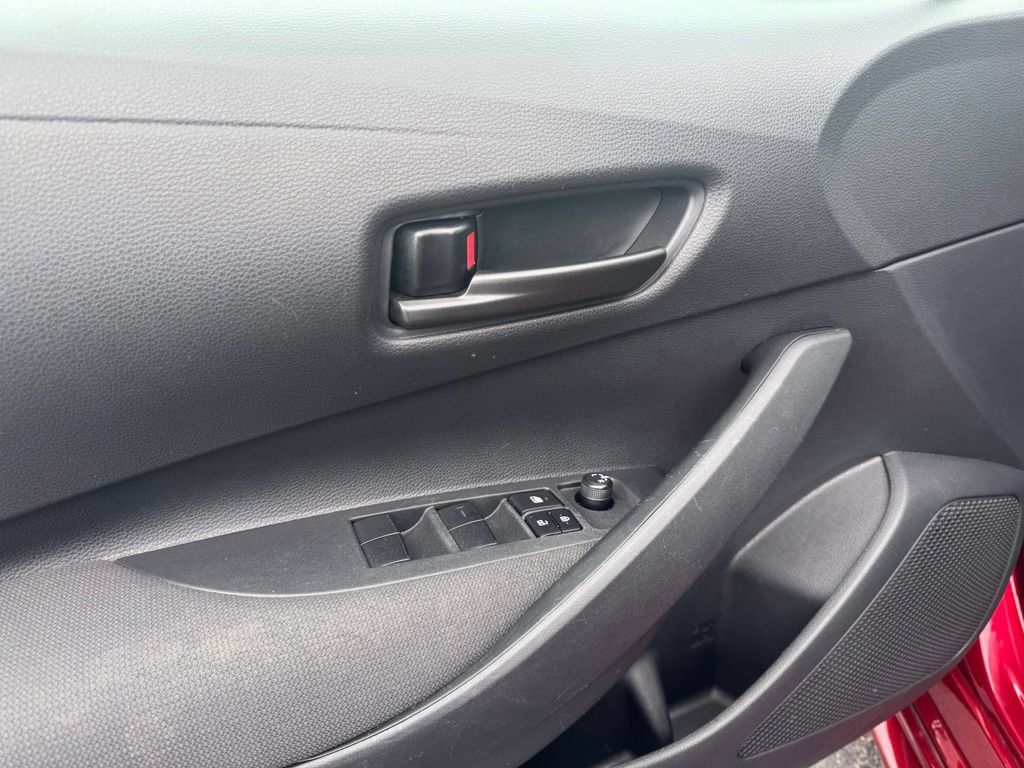 Used 2025 Toyota Corolla LE FWD image 3