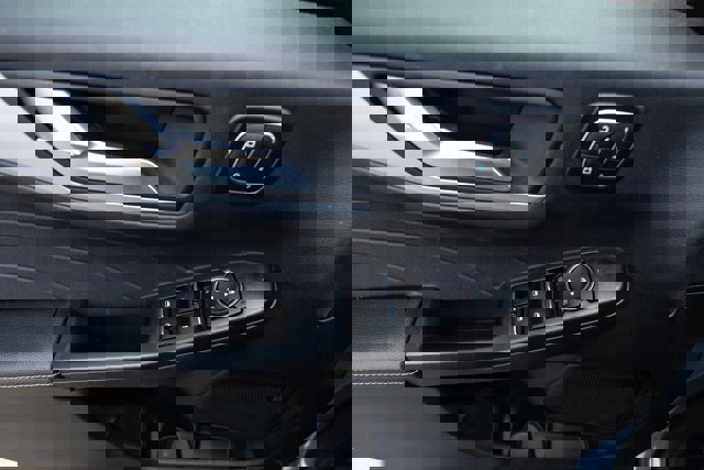 Certified 2025 Ford Escape Platinum w/ Premium Technology Package image 14