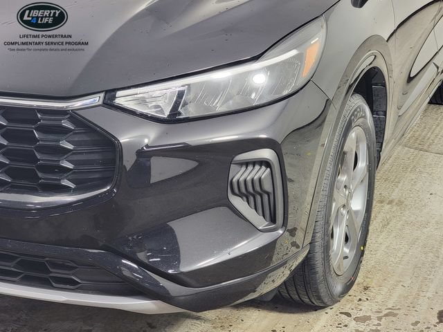 Certified 2024 Ford Escape ST-Line w/ Tech Pack #1 AWD/4WD image 9