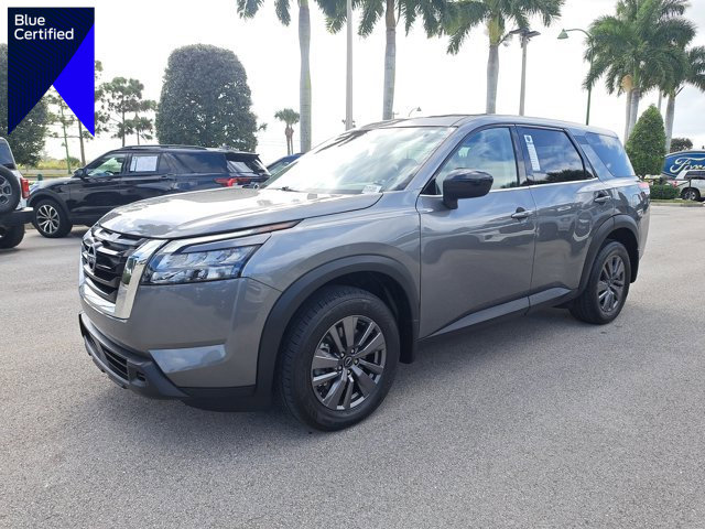 Used 2023 Nissan Pathfinder S image 1