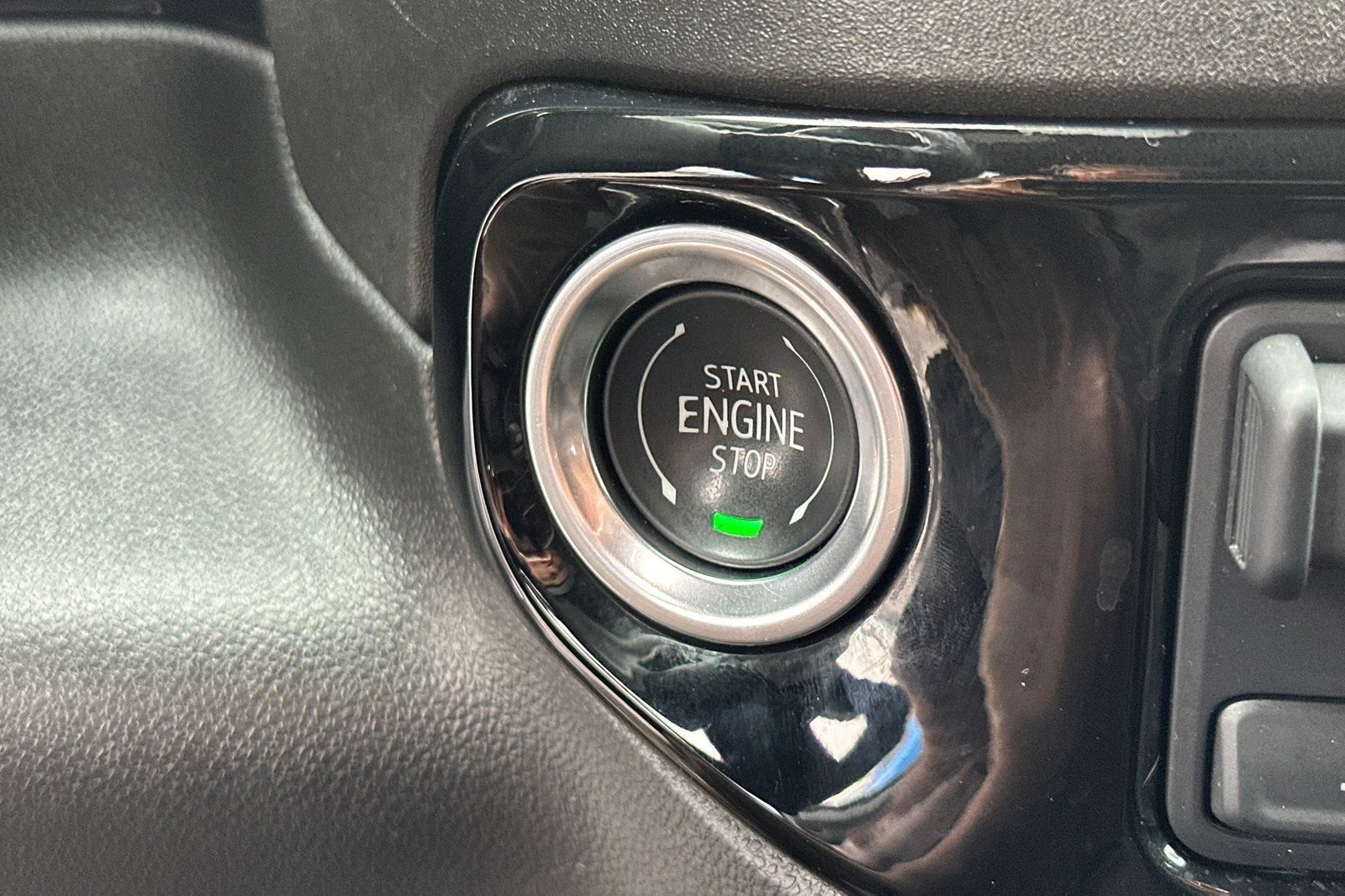 Used 2025 GMC Sierra 1500 SLE w/ Preferred Package AWD/4WD image 24