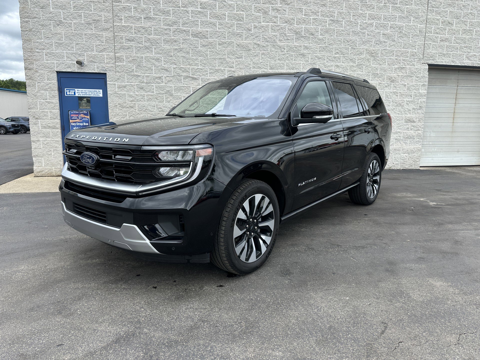 Certified 2025 Ford Expedition Platinum w/ Driver's Package