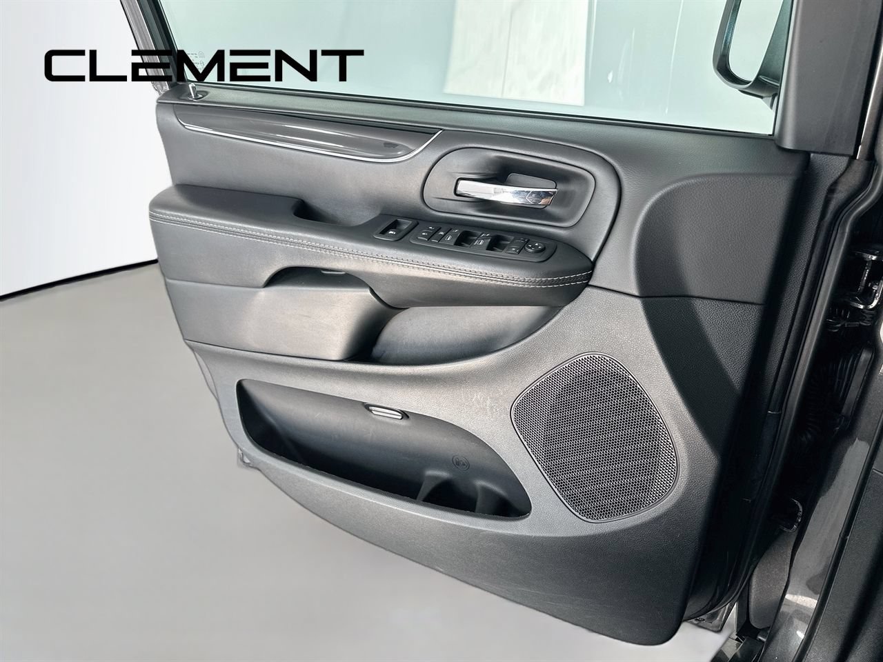 Used 2017 Dodge Grand Caravan SE FWD image 26