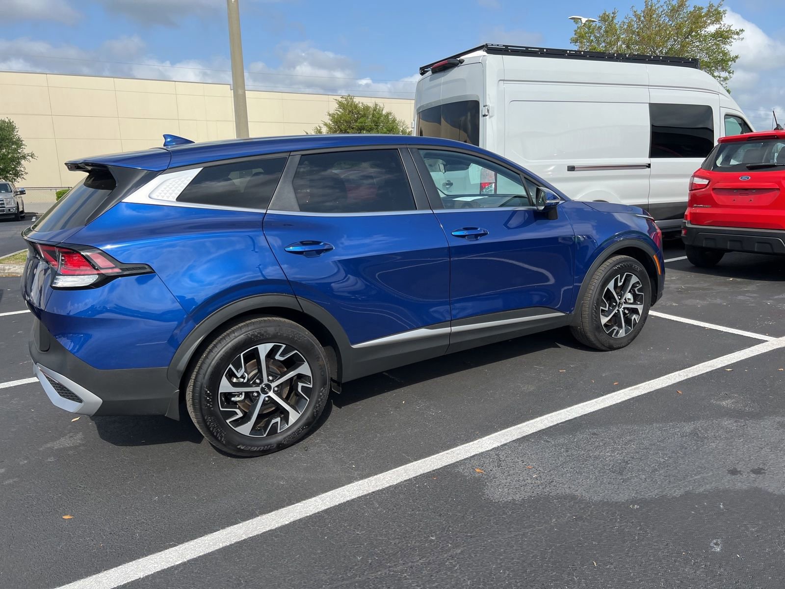 Used 2025 Kia Sportage EX image 12