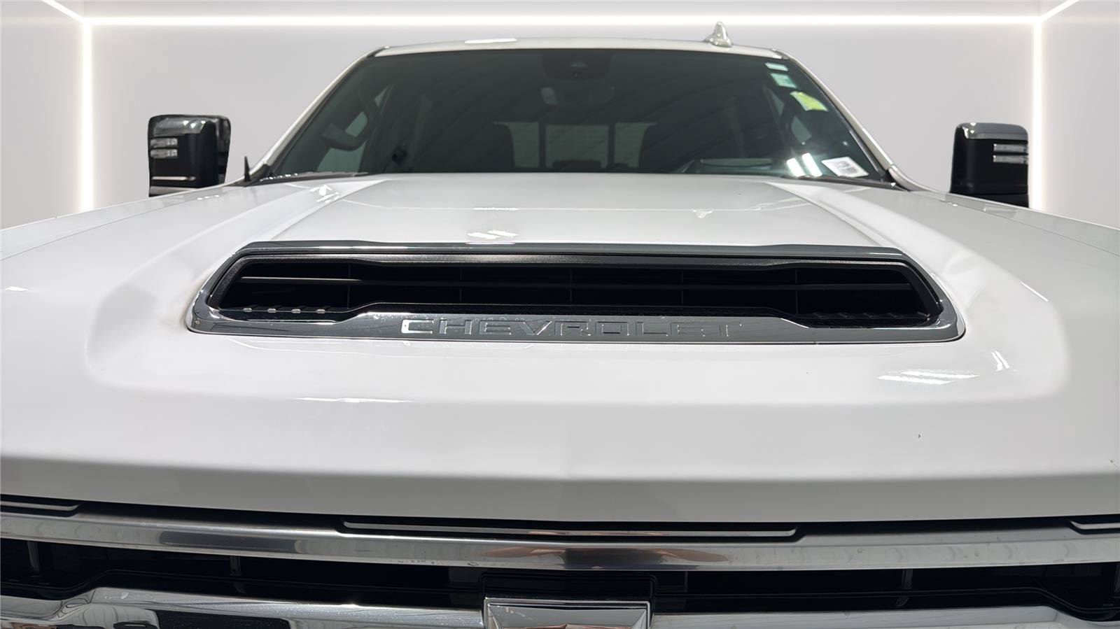 Used 2024 Chevrolet Silverado 2500 High Country w/ High Country Premium Package AWD/4WD image 33