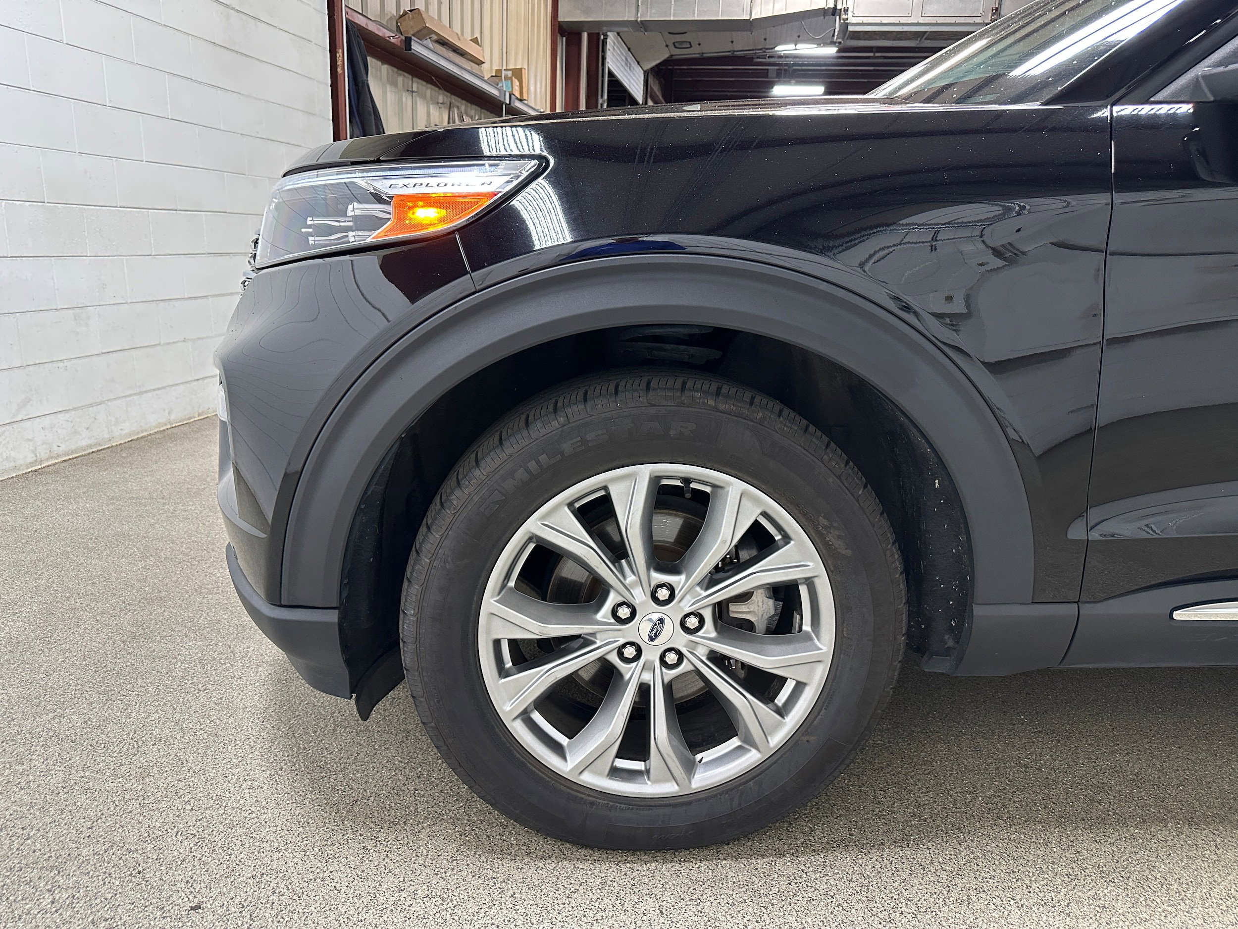 Certified 2023 Ford Explorer Limited w/ Equipment Group 301A AWD/4WD image 37