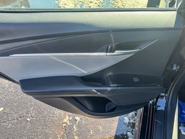 Used 2025 Toyota Camry SE image 27