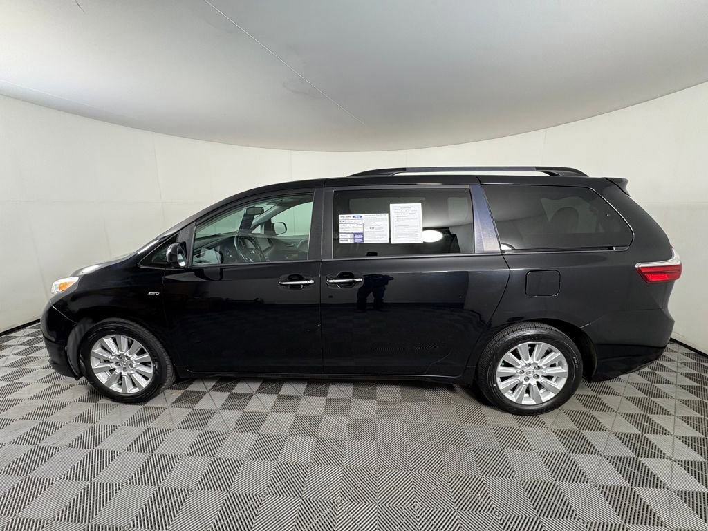 Used 2017 Toyota Sienna AWD image 2