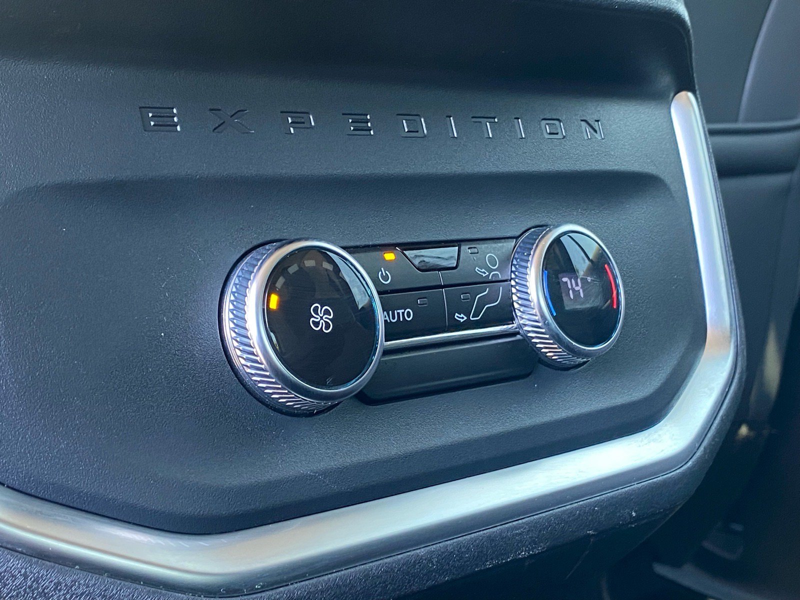 Certified 2025 Ford Expedition Active AWD/4WD image 22