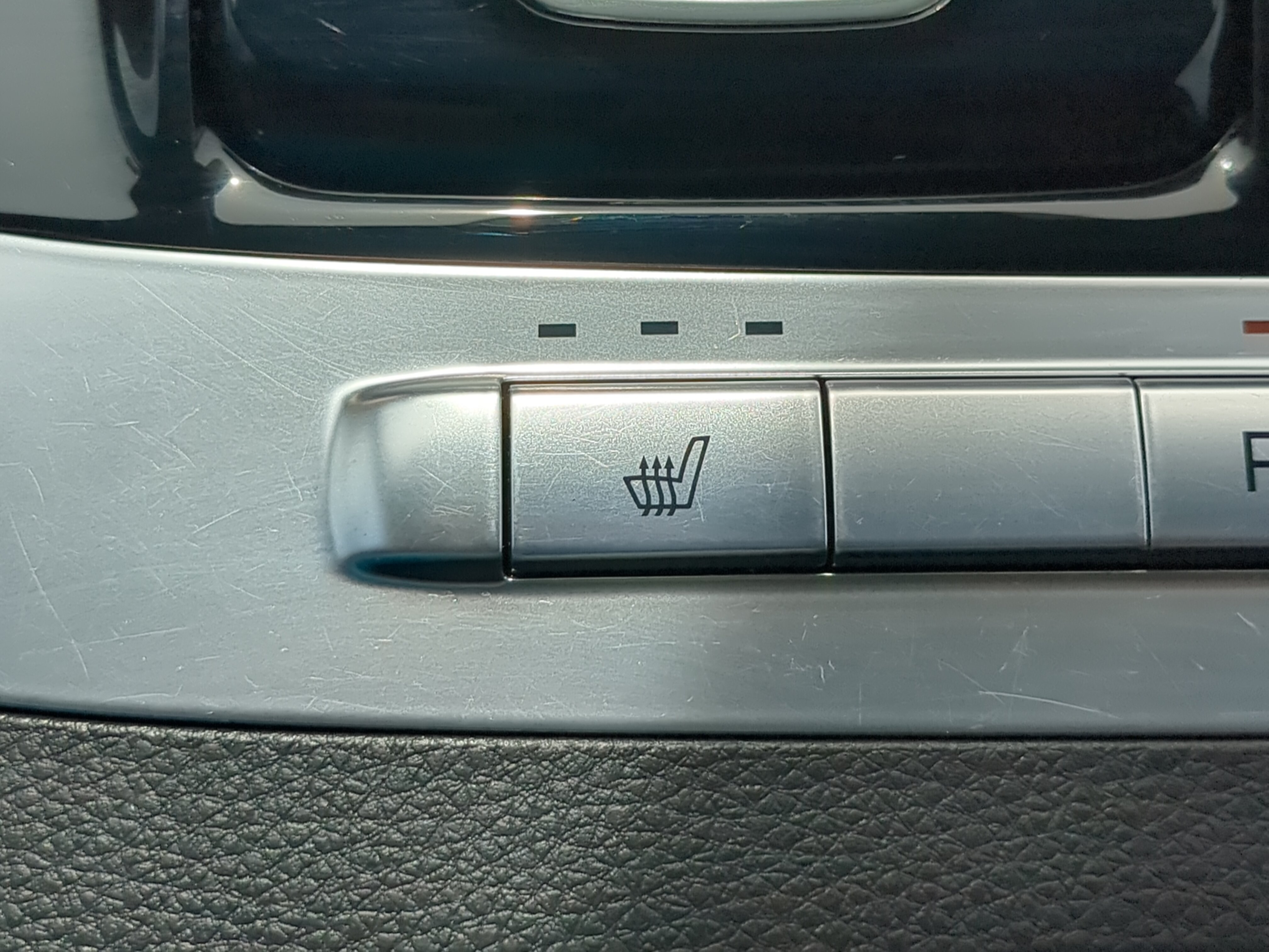 Used 2023 Kia Carnival EX FWD image 21