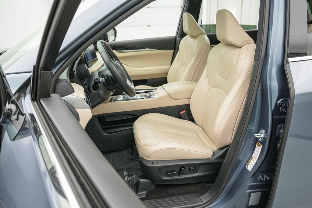 Used 2025 INFINITI QX60 Sensory w/ Vision Package AWD/4WD image 11