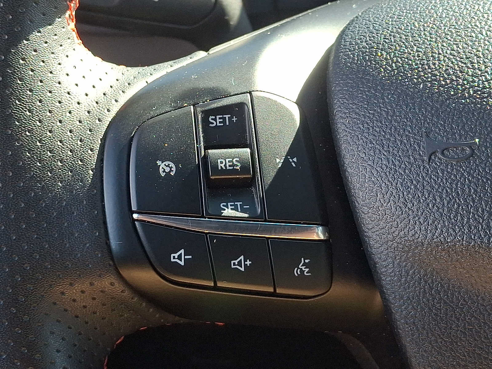 Certified 2025 Ford Escape ST-Line Select AWD/4WD image 20