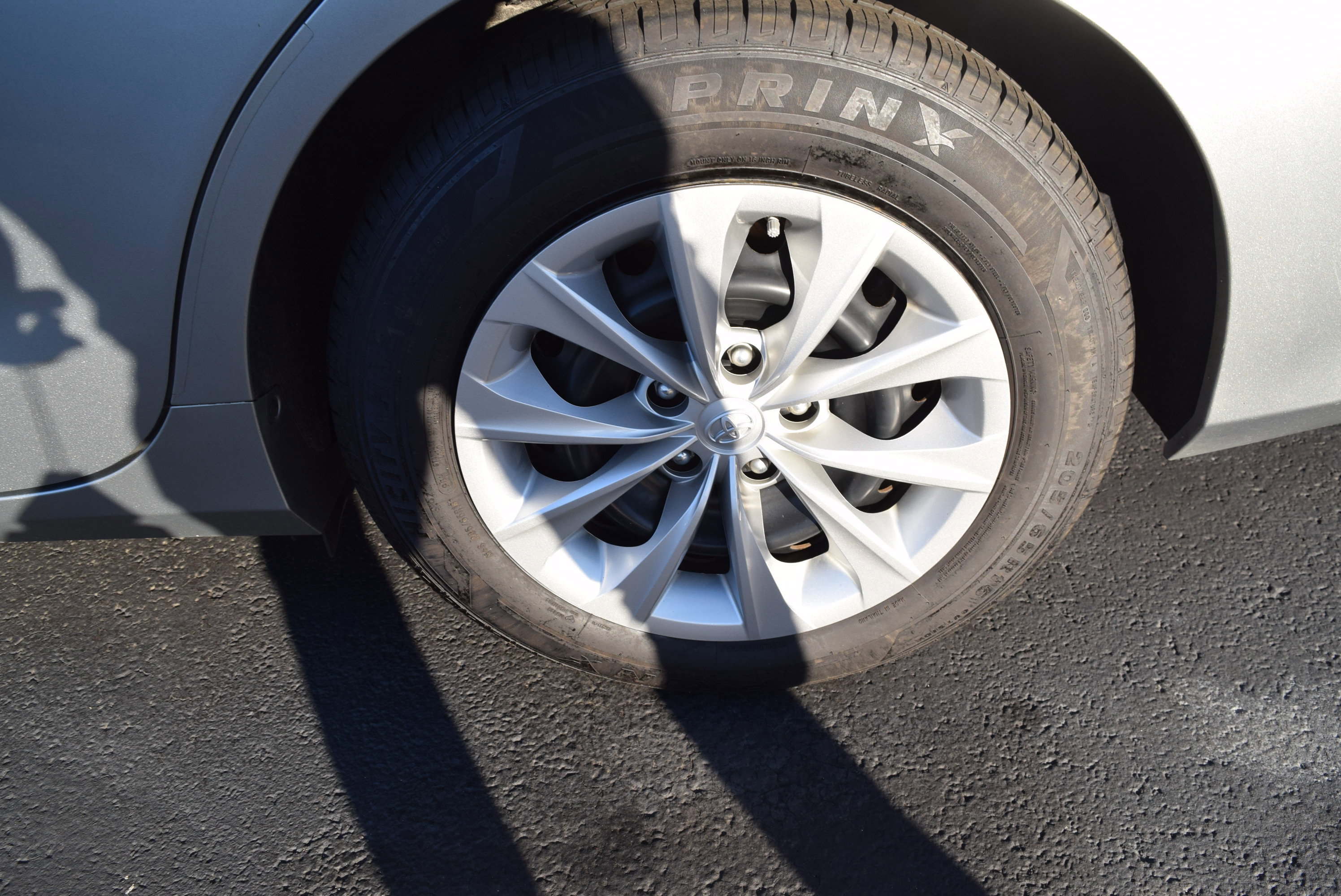 Used 2017 Toyota Camry LE image 16