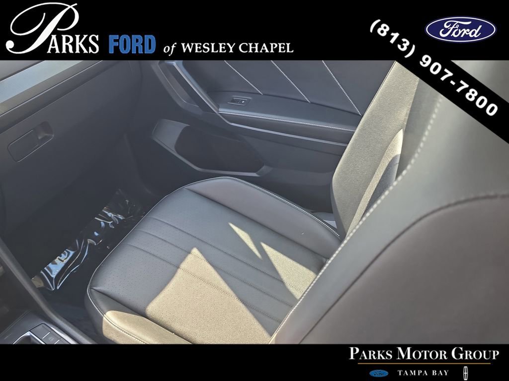Used 2023 Volkswagen Tiguan SE w/ Panoramic Sunroof Package FWD image 13