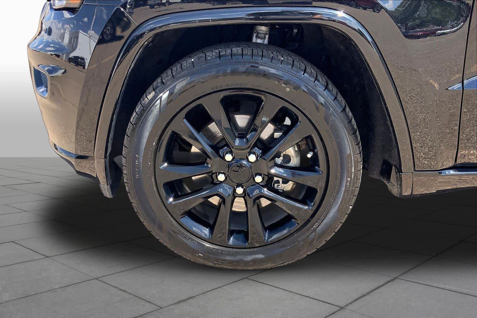 Used 2022 Jeep Grand Cherokee Laredo X RWD image 11