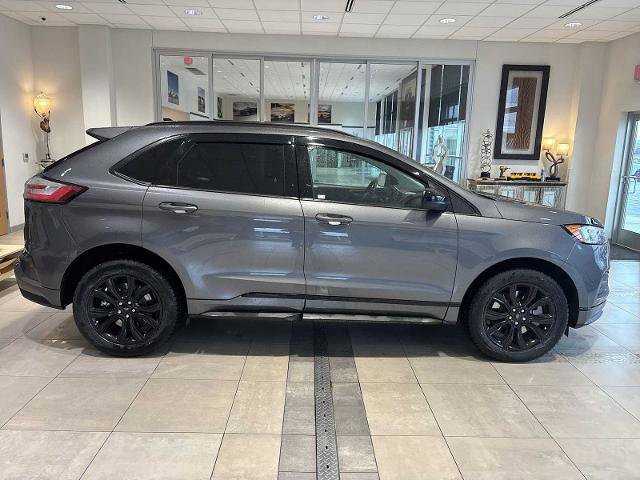 Certified 2024 Ford Edge SE w/ Black Appearance Package image 6