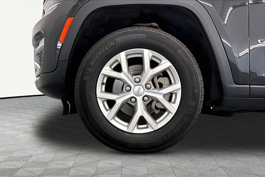 Used 2023 Jeep Grand Cherokee Limited w/ Trailer Tow Prep Group (B) AWD/4WD image 9
