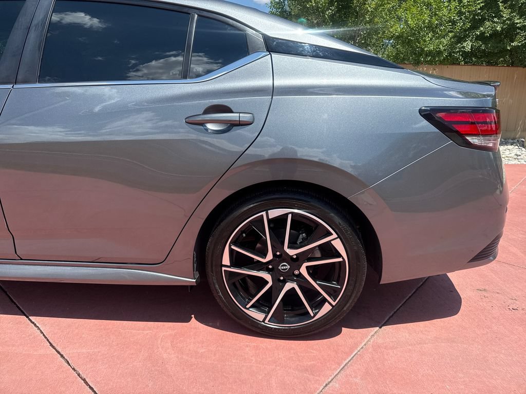 Used 2025 Nissan Sentra SR FWD image 35