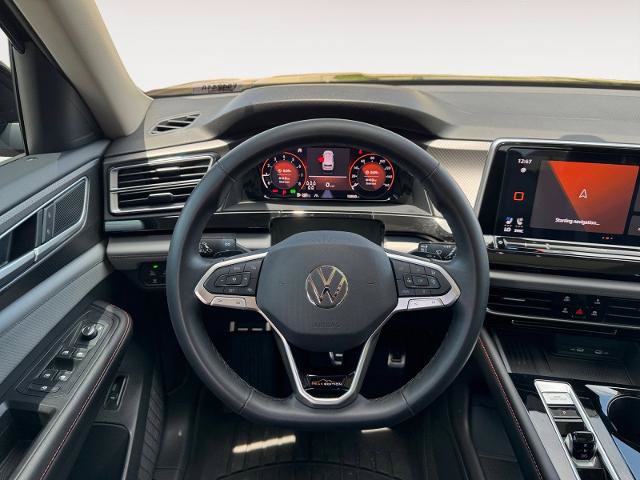 Used 2025 Volkswagen Atlas Peak Edition SE AWD/4WD image 12