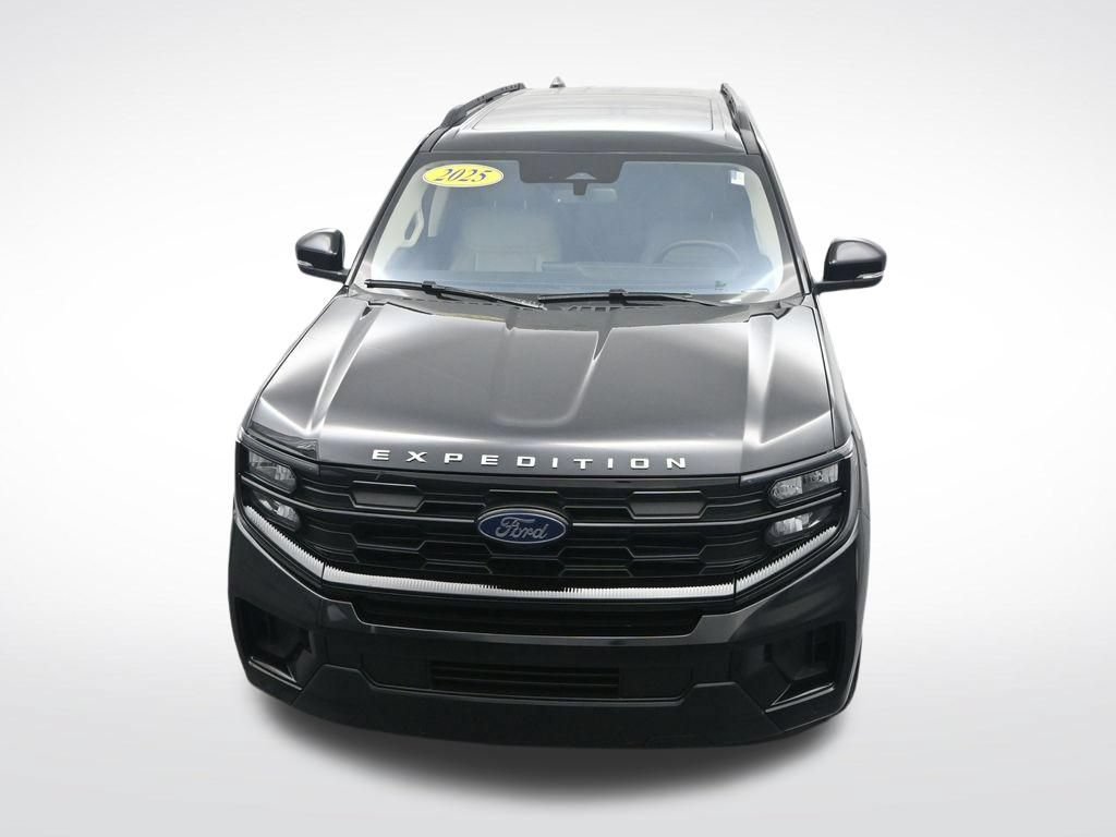 Certified 2025 Ford Expedition Active AWD/4WD image 22