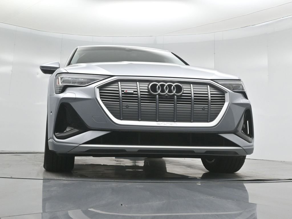 Used 2022 Audi e-tron Premium Plus image 48