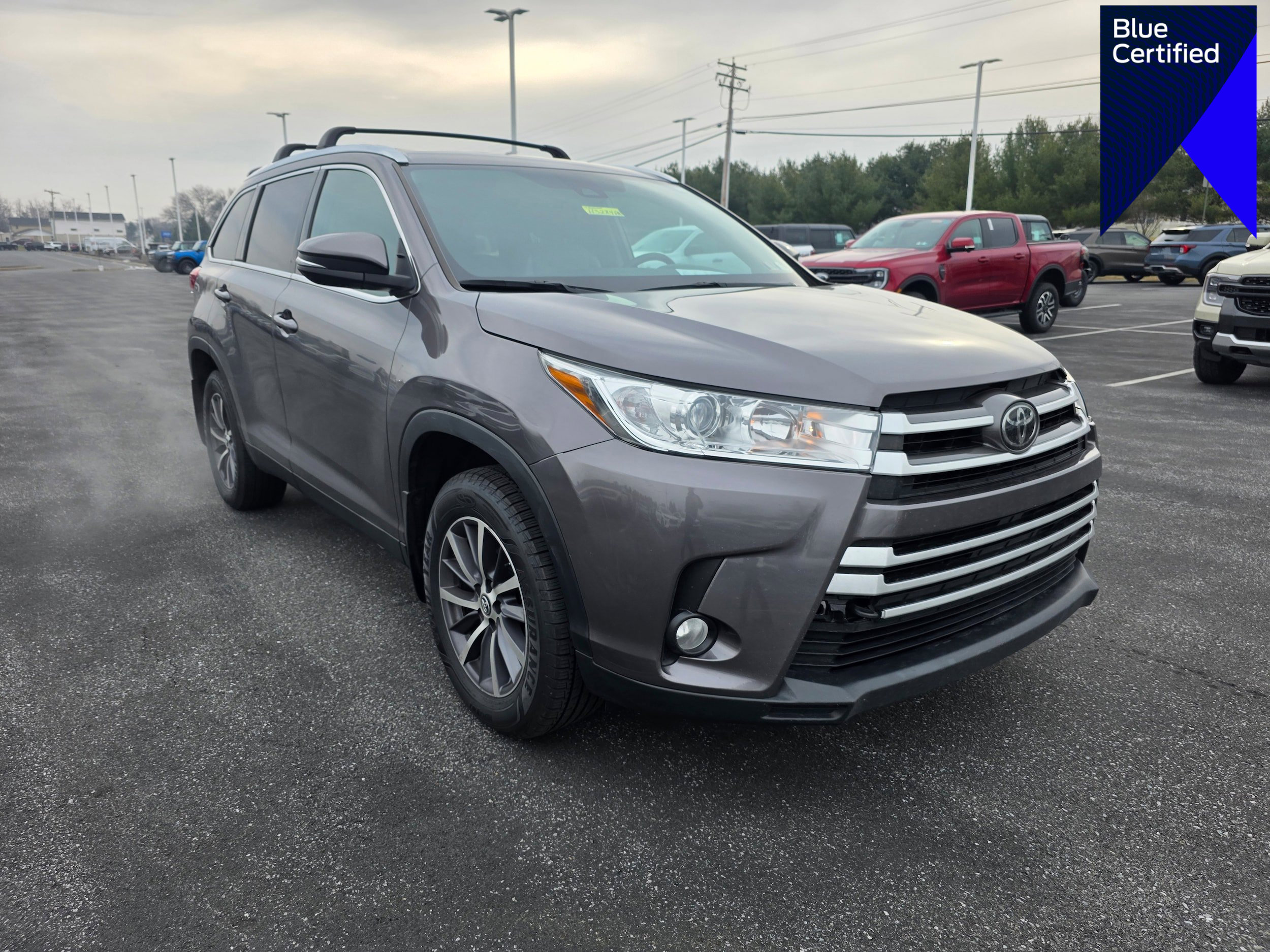 Used 2019 Toyota Highlander SE image 1