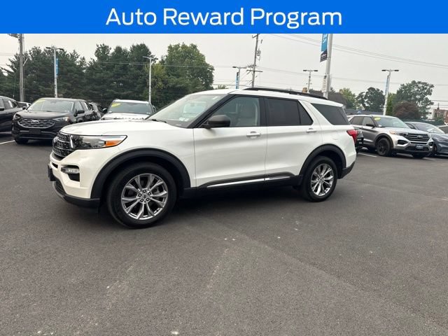 Certified 2023 Ford Explorer XLT w/ Equipment Group 202A AWD/4WD image 3