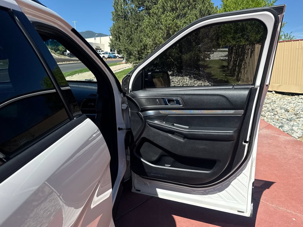 Certified 2018 Ford Explorer XLT w/ Equipment Group 201A AWD/4WD image 30