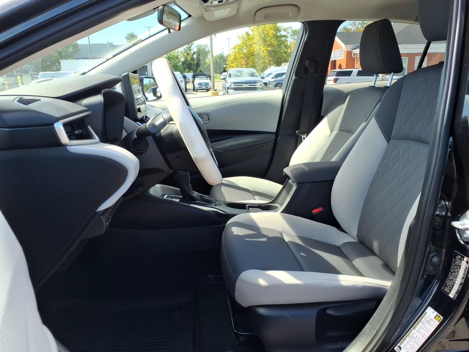 Used 2024 Toyota Corolla LE FWD image 17
