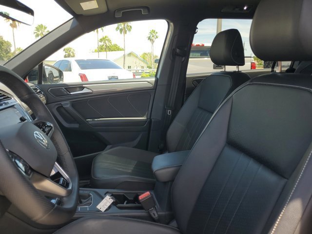 Used 2022 Volkswagen Tiguan SE R-Line image 23