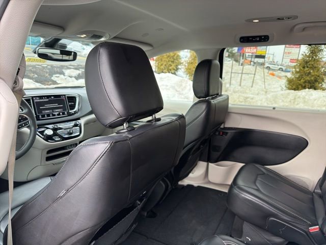 Used 2023 Chrysler Pacifica Touring-L FWD image 20