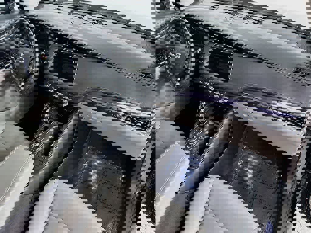 Used 2022 Cadillac XT4 Luxury w/ Cold Weather Package image 31