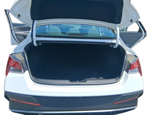 Used 2026 Hyundai Elantra Sport FWD image 19