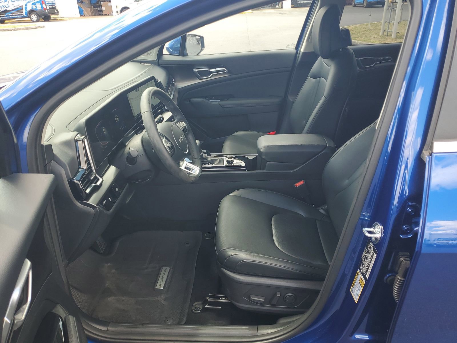 Used 2025 Kia Sportage EX FWD image 16
