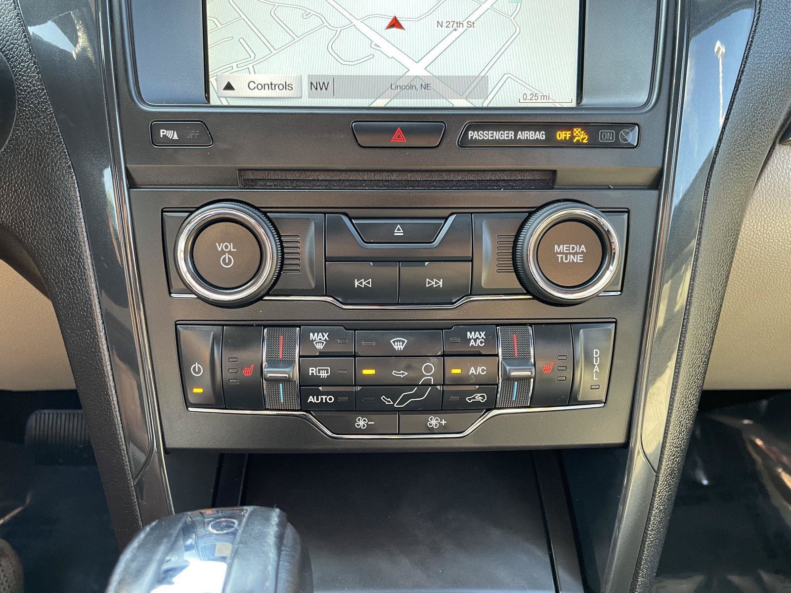 Certified 2018 Ford Explorer XLT w/ Equipment Group 202A AWD/4WD image 27