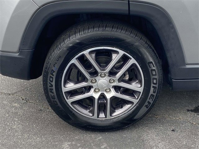 Used 2019 Jeep Compass Latitude FWD image 7