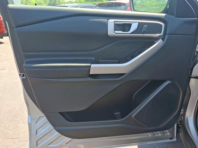 Certified 2023 Ford Explorer XLT w/ Equipment Group 202A AWD/4WD image 13