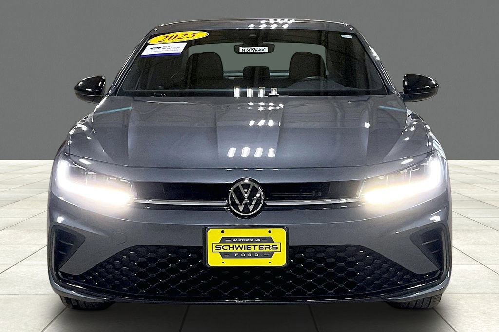 Used 2025 Volkswagen Jetta Sport FWD image 3