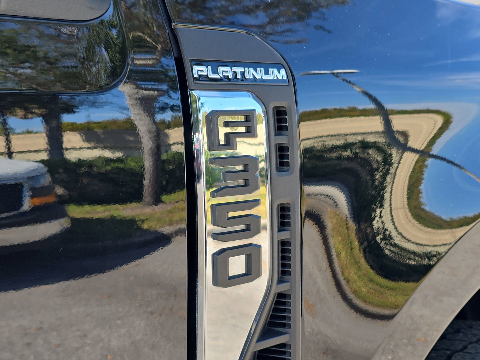 Certified 2023 Ford F350 Platinum image 39