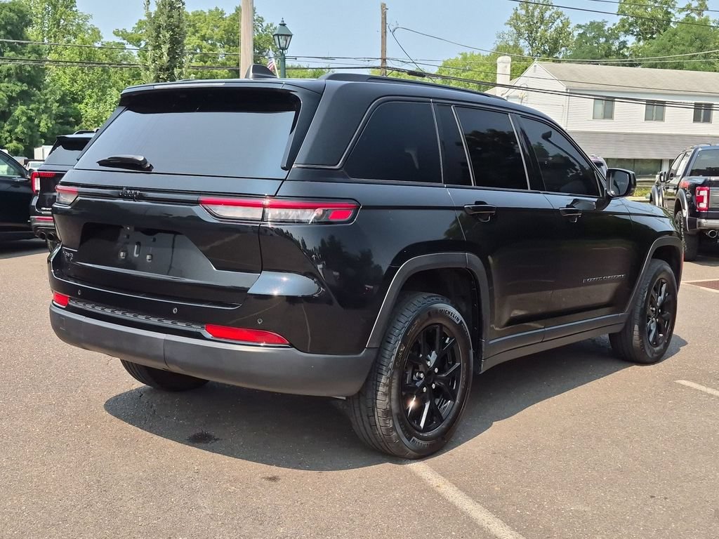 Used 2024 Jeep Grand Cherokee Altitude AWD/4WD image 14